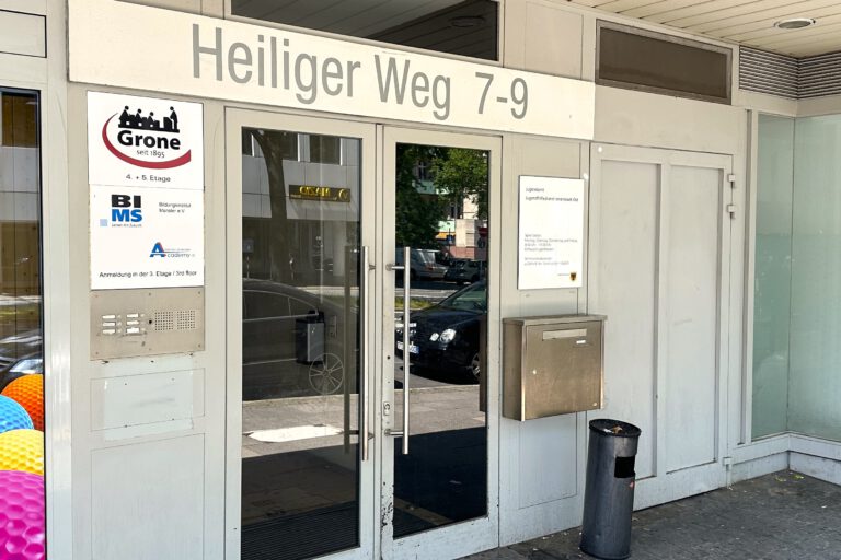 Foto vom Standort in Dortmund. Zu sehen ist der Haupteingang.