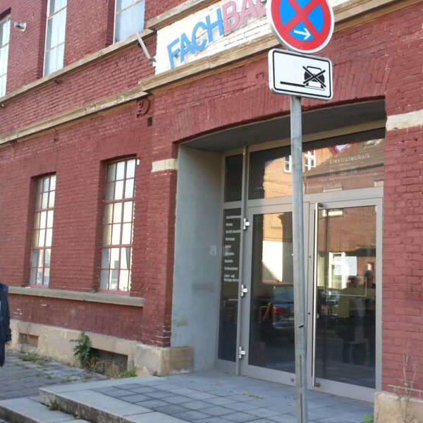 Foto vom Gebäude am Standort in Steinfurt. Zu sehen ist der Eingang.