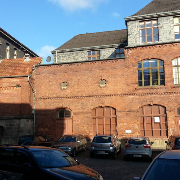 Foto vom Gebäude am Standort in Steinfurt. Zu sehen ist das alte Fabrikgebäude.